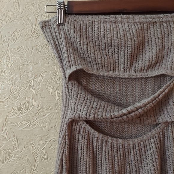 PrettyLittleThing Taupe Textured Knit Twist Cut Out Bardot Midaxi Dress Sz 4 - Picture 4 of 9